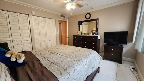 Hallandale Beach FL 33009