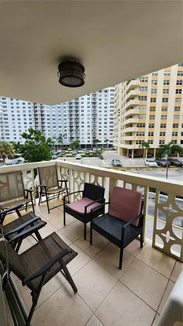 Hallandale Beach FL 33009