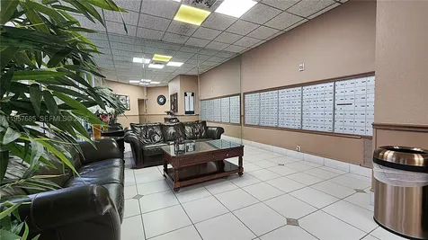 Hallandale Beach FL 33009