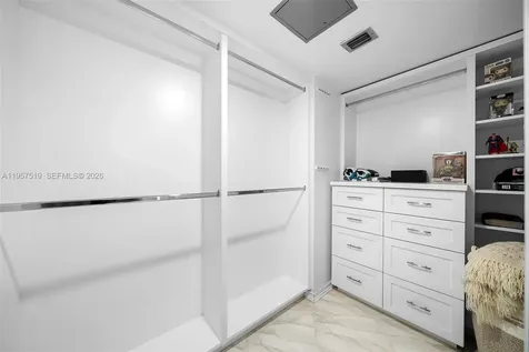 9 Island Avenue Miami Beach FL 33139