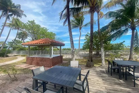 2655 Collins Avenue Miami Beach FL 33140