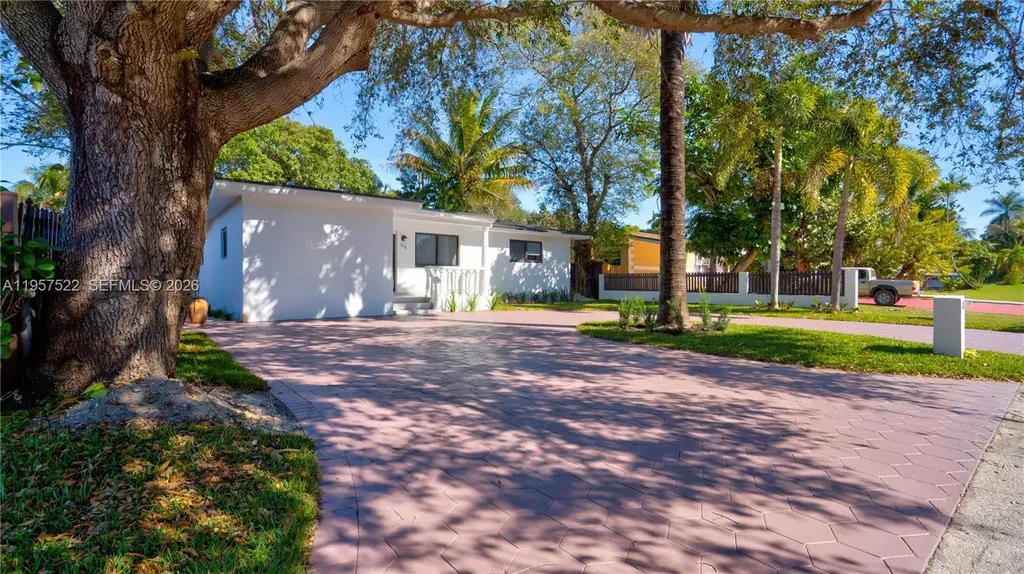 315 NE 160th Terrace Miami FL 33162