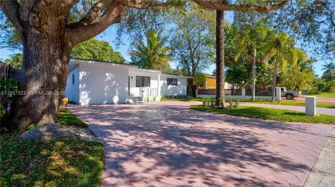 315 NE 160th Terrace Miami FL 33162