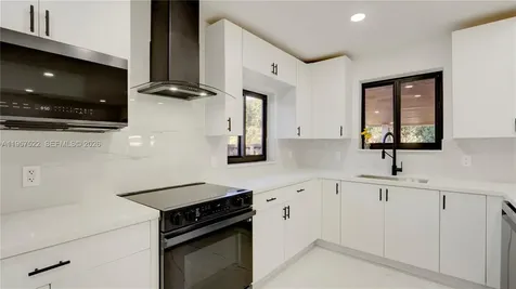 315 NE 160th Terrace Miami FL 33162