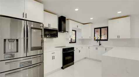 315 NE 160th Terrace Miami FL 33162