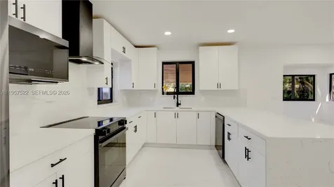 315 NE 160th Terrace Miami FL 33162