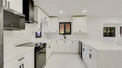 315 NE 160th Terrace Miami FL 33162