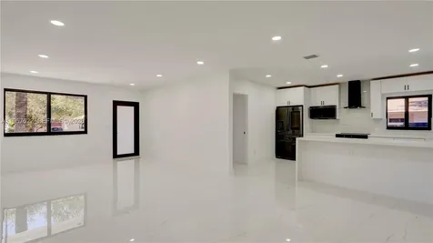 315 NE 160th Terrace Miami FL 33162