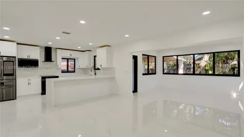 315 NE 160th Terrace Miami FL 33162