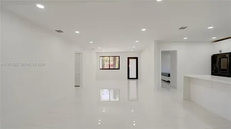 315 NE 160th Terrace Miami FL 33162
