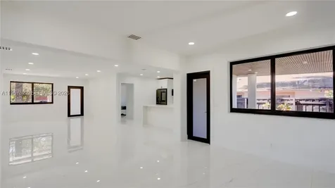 315 NE 160th Terrace Miami FL 33162