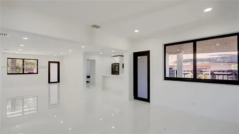 315 NE 160th Terrace Miami FL 33162