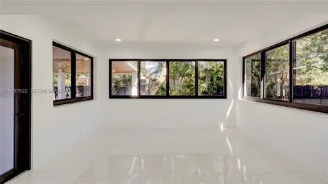 315 NE 160th Terrace Miami FL 33162