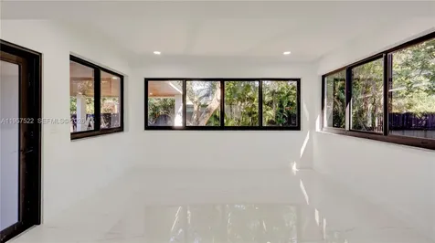 315 NE 160th Terrace Miami FL 33162