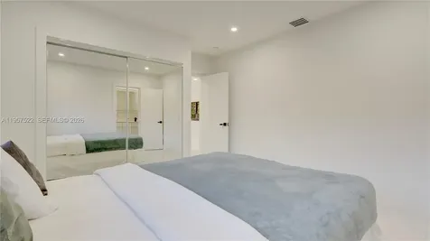 315 NE 160th Terrace Miami FL 33162