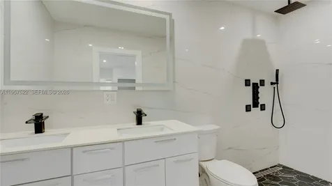 315 NE 160th Terrace Miami FL 33162