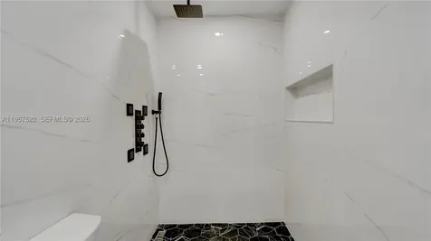 315 NE 160th Terrace Miami FL 33162