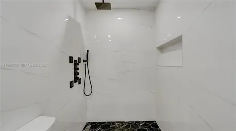315 NE 160th Terrace Miami FL 33162