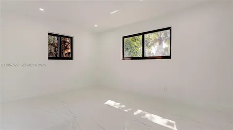 315 NE 160th Terrace Miami FL 33162