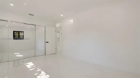 315 NE 160th Terrace Miami FL 33162