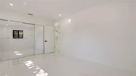 315 NE 160th Terrace Miami FL 33162