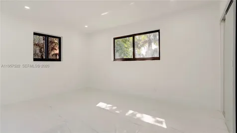 315 NE 160th Terrace Miami FL 33162