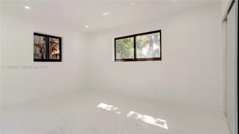 315 NE 160th Terrace Miami FL 33162