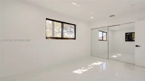 315 NE 160th Terrace Miami FL 33162