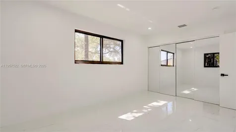 315 NE 160th Terrace Miami FL 33162