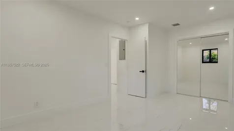 315 NE 160th Terrace Miami FL 33162