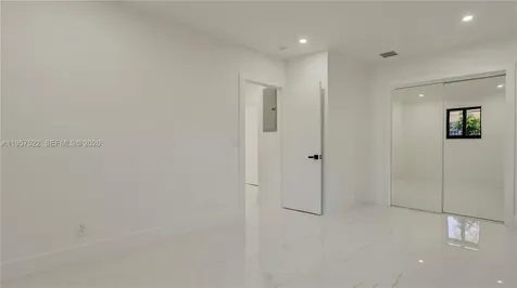 315 NE 160th Terrace Miami FL 33162