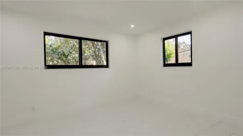315 NE 160th Terrace Miami FL 33162