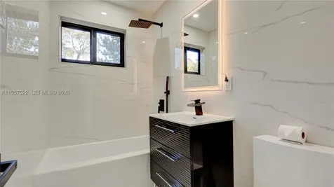 315 NE 160th Terrace Miami FL 33162