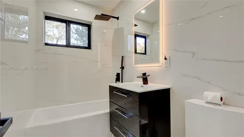 315 NE 160th Terrace Miami FL 33162