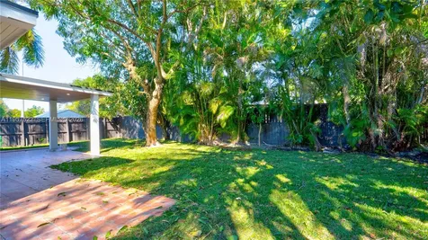 315 NE 160th Terrace Miami FL 33162