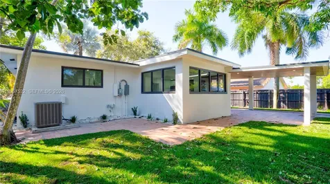 315 NE 160th Terrace Miami FL 33162