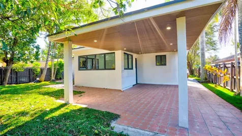 315 NE 160th Terrace Miami FL 33162