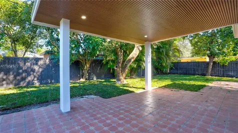 315 NE 160th Terrace Miami FL 33162