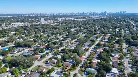 315 NE 160th Terrace Miami FL 33162