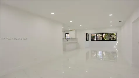 315 NE 160th Terrace Miami FL 33162