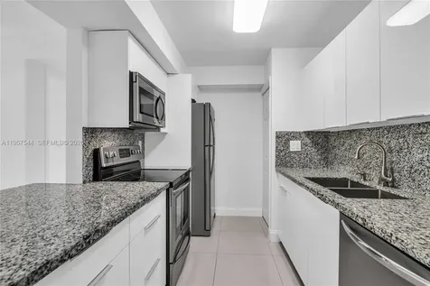 220 Lakeview Drive Weston FL 33326