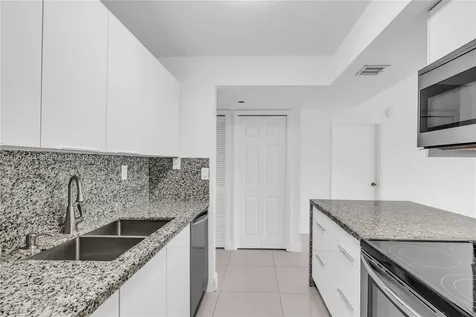 220 Lakeview Drive Weston FL 33326