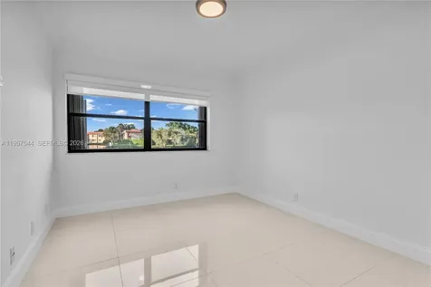 220 Lakeview Drive Weston FL 33326