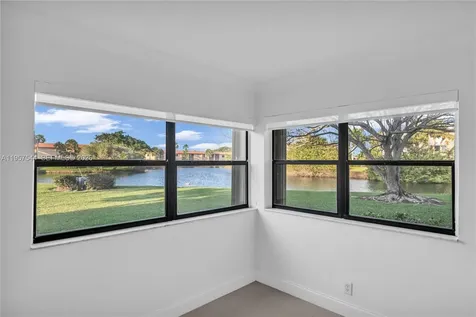 220 Lakeview Drive Weston FL 33326