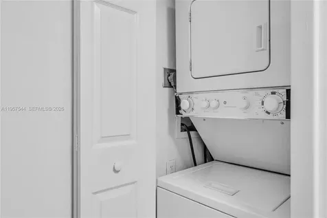 220 Lakeview Drive Weston FL 33326