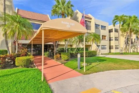 220 Lakeview Drive Weston FL 33326