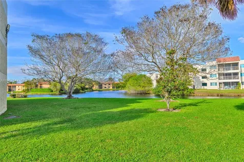 220 Lakeview Drive Weston FL 33326