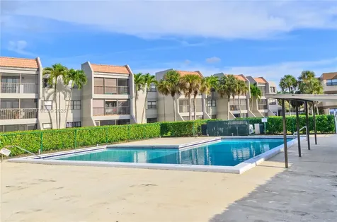 220 Lakeview Drive Weston FL 33326