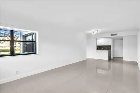 220 Lakeview Drive Weston FL 33326