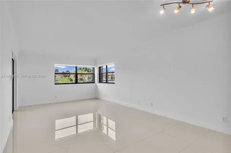 220 Lakeview Drive Weston FL 33326